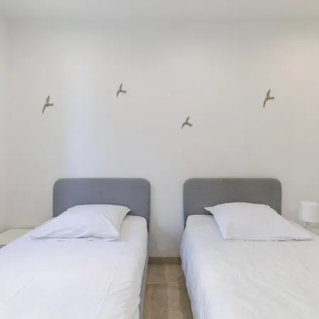 Pdf Rdc - 2 Bdr With Terrace - Quiet And Close To Beaches Menton
