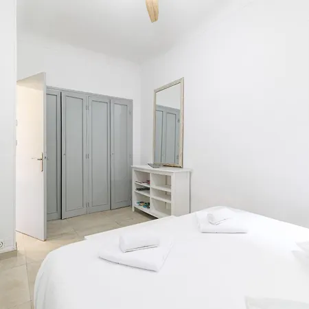 Pdf Rdc - 2 Bdr With Terrace - Quiet And Close To Beaches Apartment