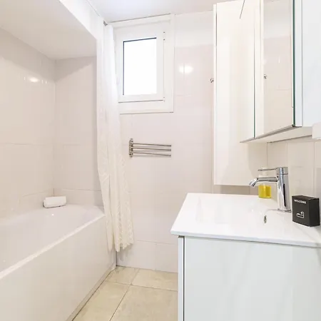 Pdf Rdc - 2 Bdr With Terrace - Quiet And Close To Beaches Apartment Menton