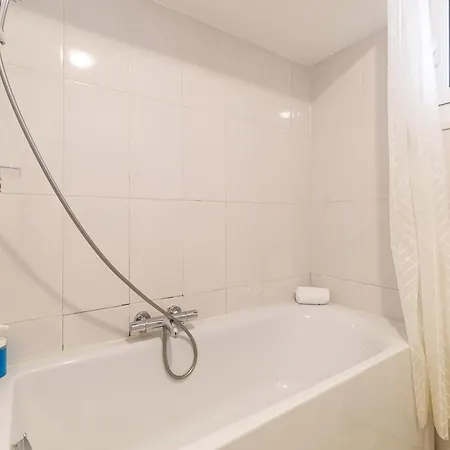 Apartment Pdf Rdc - 2 Bdr With Terrace - Quiet And Close To Beaches *