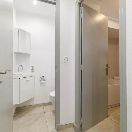 Pdf Rdc - 2 Bdr With Terrace - Quiet And Close To Beaches Apartment