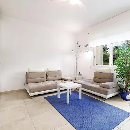Pdf Rdc - 2 Bdr With Terrace - Quiet And Close To Beaches Apartment